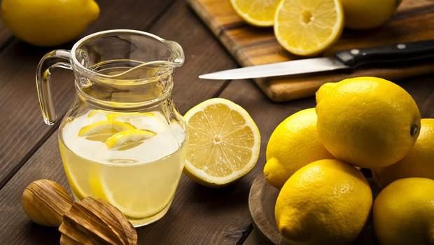 Cara membuat minuman lemon tidak susah. Kamu bisa memadukan dengan sebagian bahan lain supaya rasa minuman ini lebih lezat serta menambah manfaatnya.