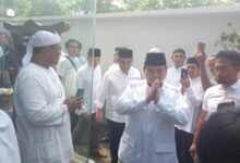 Prabowo Subianto Melayat ke Rumah Duka Desmond J Mahesa