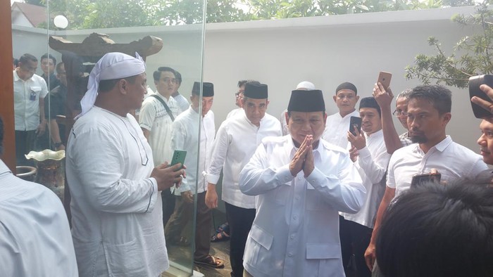 Prabowo Subianto Melayat ke Rumah Duka Desmond J Mahesa