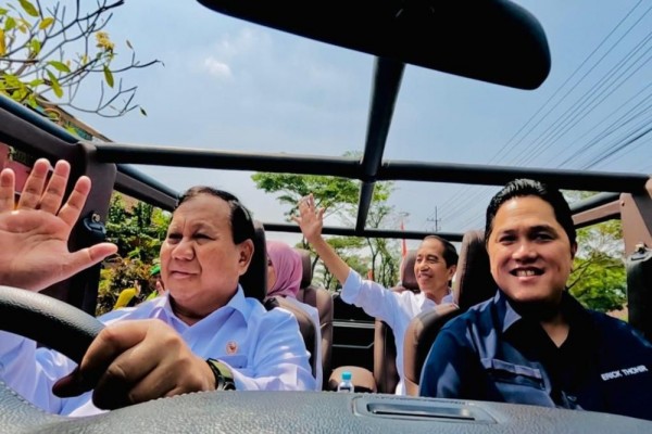 Kunjungi PT Pindad, Prabowo Sopiri Jokowi dan Erick Thohir (Foto : kabar24.bisnis)