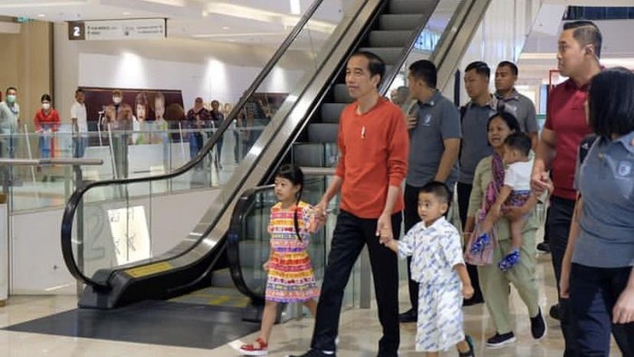 Jokowi Ajak Sedah Mirah-Al Nahyan ke Mal di Medan