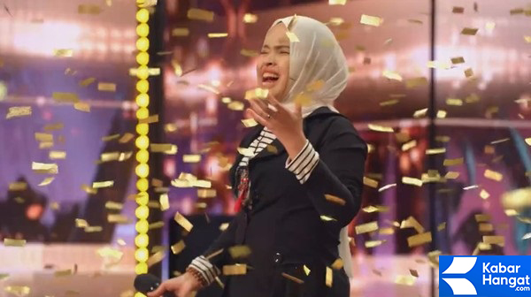 Penghargaan Golden Buzzer Putri Hina dari American Got Talent 2023 - (Foto : KabarHangat.com)