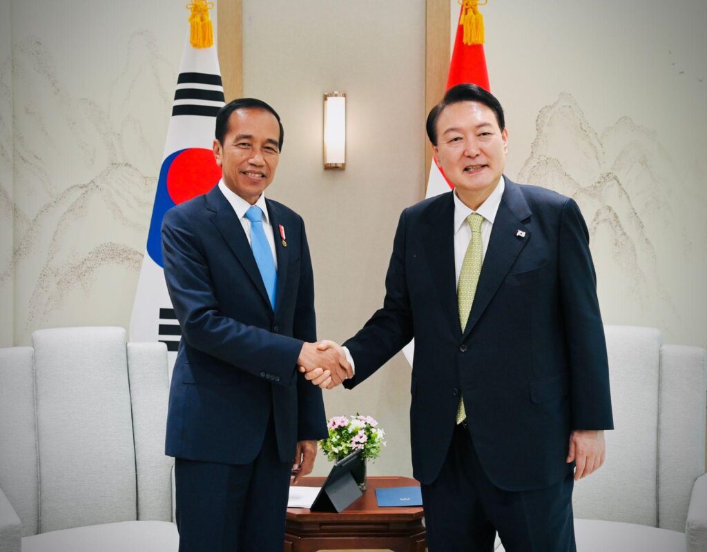 Presiden Jokowi Disambut Presiden Yoon Suk-yeol di Kantor Kepresidena