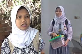 Viral! Siswi SMK di Cimahi Jualan Kacang Keliling Pakai Seragam,